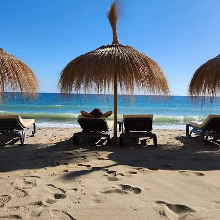 Apartment Beachfront Accommodation Estepona Eksteriør billede