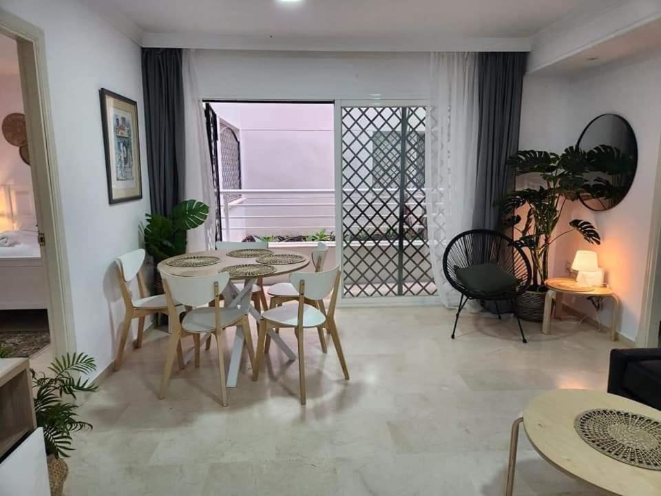 Apartment Beachfront Accommodation Estepona Eksteriør billede