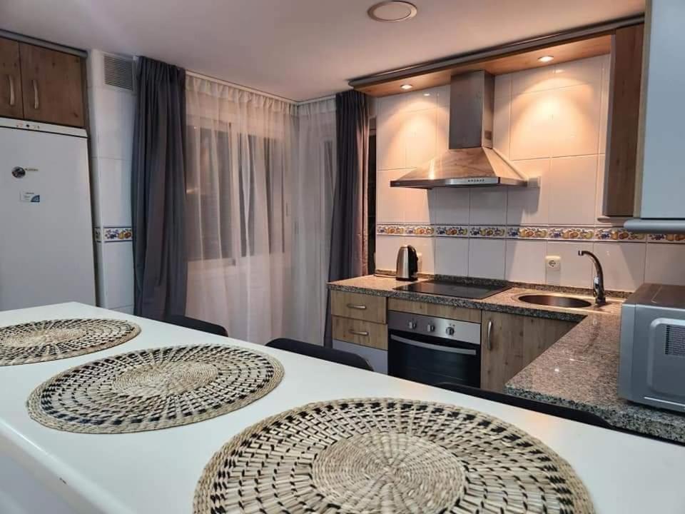 Apartment Beachfront Accommodation Estepona Eksteriør billede